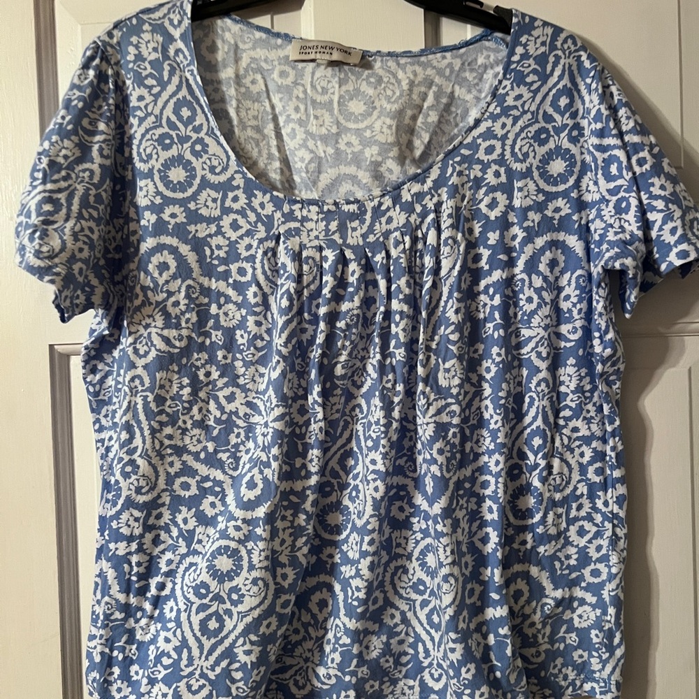 Jones New York Blue and White Patterned Blouse